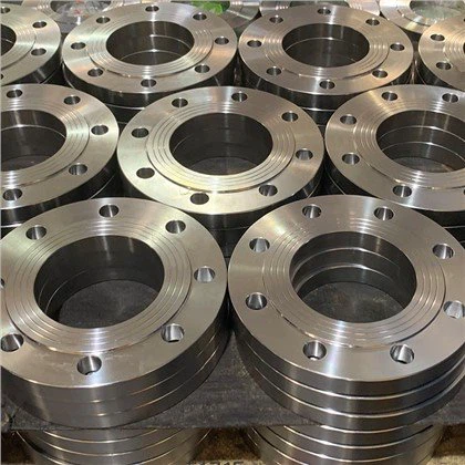 Vilken roll spelar flänsar inom flygindustrin?